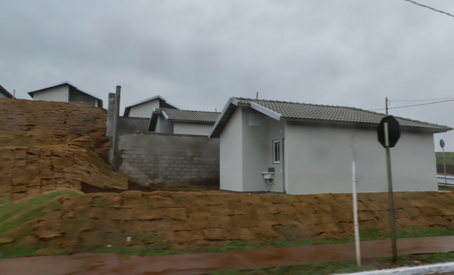 532 famílias de Cafelândia e Nova Aurora recebem as chaves da casa própria