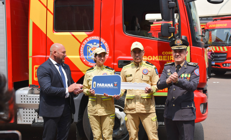 Corpo de Bombeiros festeja 112 anos com homenagens e entrega de via turas