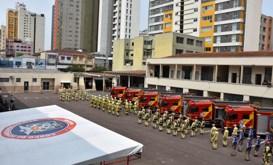 Corpo de Bombeiros festeja 112 anos com homenagens e entrega de via turas