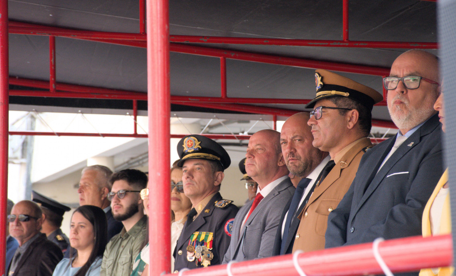 Corpo de Bombeiros festeja 112 anos com homenagens e entrega de via turas