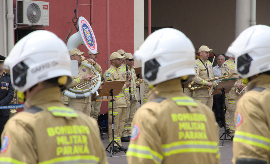 Corpo de Bombeiros festeja 112 anos com homenagens e entrega de via turas