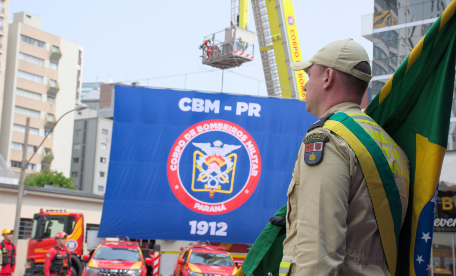 Corpo de Bombeiros festeja 112 anos com homenagens e entrega de via turas