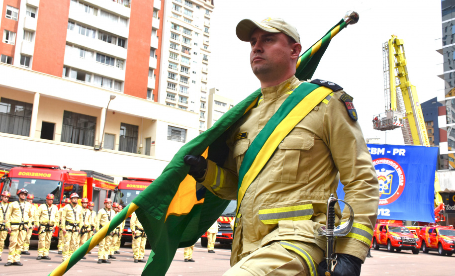 Corpo de Bombeiros festeja 112 anos com homenagens e entrega de via turas