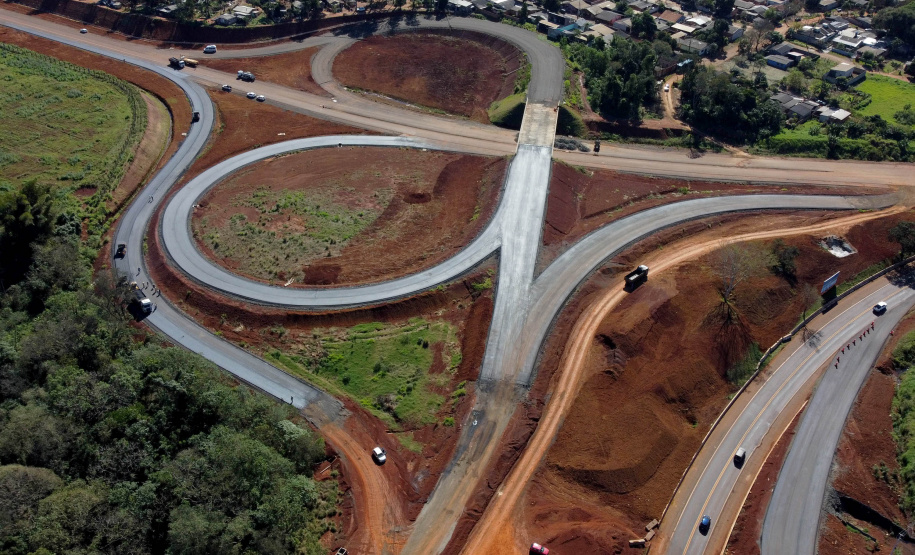 Orçamento de 2025 prevê aumento de 60% nos investimentos, com R$ 2,1 bilhões para obras