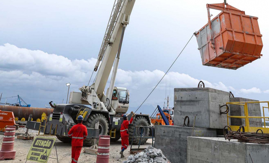 Orçamento de 2025 prevê aumento de 60% nos investimentos, com R$ 2,1 bilhões para obras