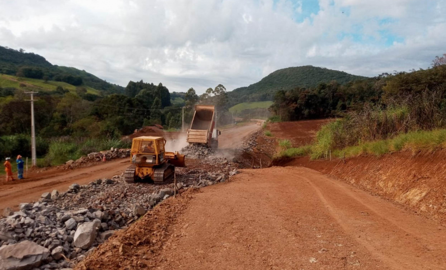 Orçamento de 2025 prevê aumento de 60% nos investimentos, com R$ 2,1 bilhões para obras