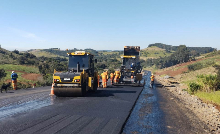 Orçamento de 2025 prevê aumento de 60% nos investimentos, com R$ 2,1 bilhões para obras