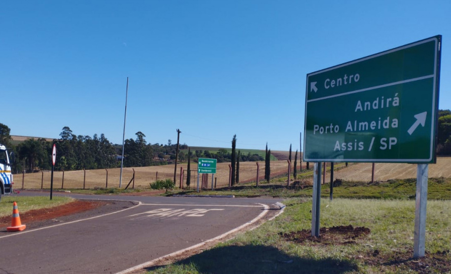 DER/PR melhora sinalização viária da PR-436 em Bandeirantes