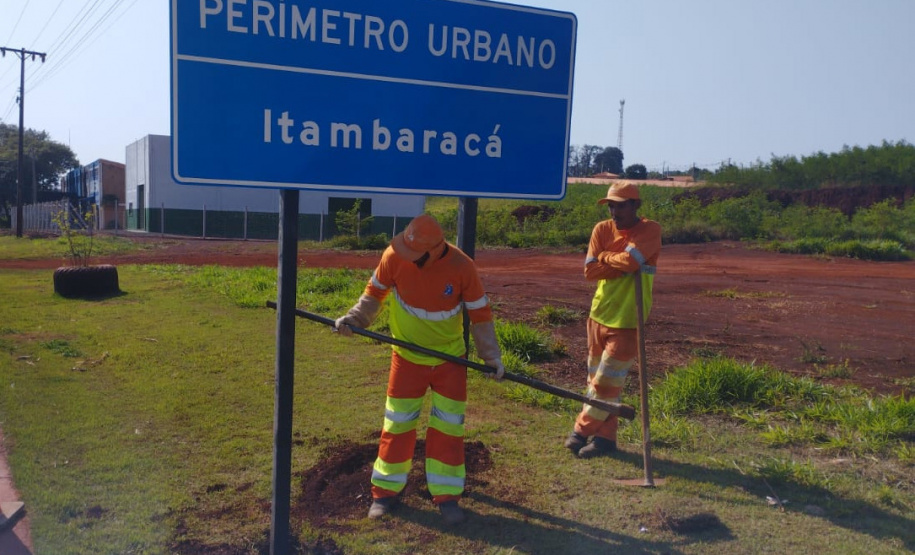 DER/PR melhora sinalização viária da PR-436 em Bandeirantes