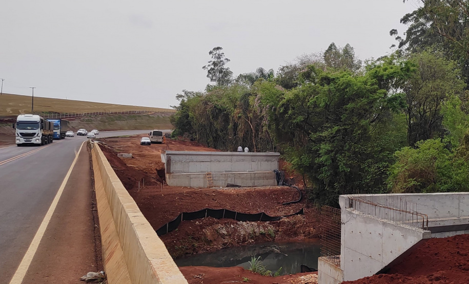 PR-445 terá pare e siga nos próximos dias para içamento de vigas em pontes e viadutos