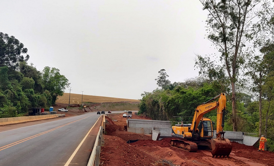 PR-445 terá pare e siga nos próximos dias para içamento de vigas em pontes e viadutos