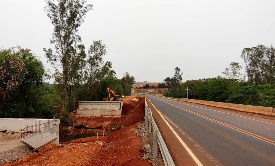 PR-445 terá pare e siga nos próximos dias para içamento de vigas em pontes e viadutos
