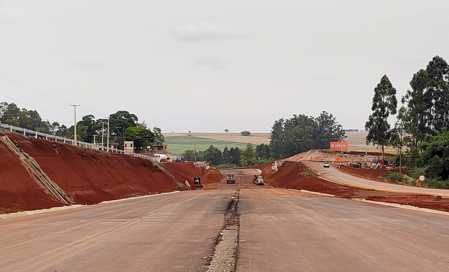PR-445 terá pare e siga nos próximos dias para içamento de vigas em pontes e viadutos