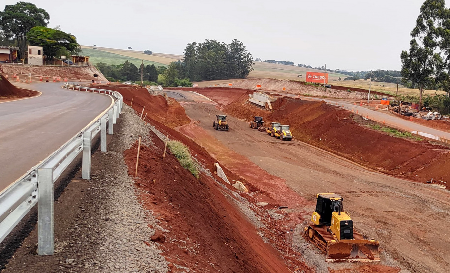 PR-445 terá pare e siga nos próximos dias para içamento de vigas em pontes e viadutos