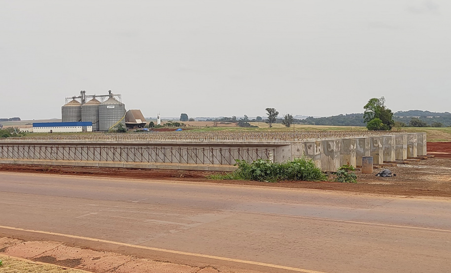 PR-445 terá pare e siga nos próximos dias para içamento de vigas em pontes e viadutos