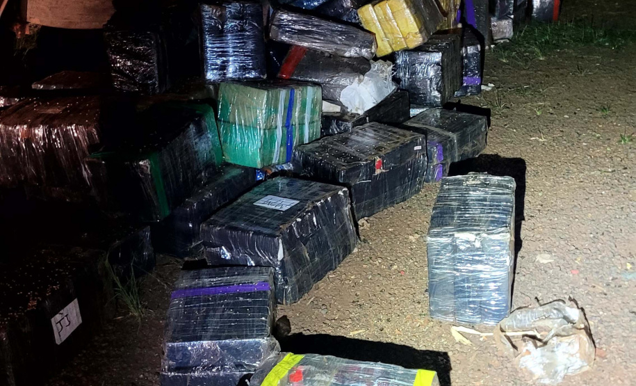 PMPR apreende 8,676 toneladas de maconha em caminhão estacionado em  Foz do Iguaçu