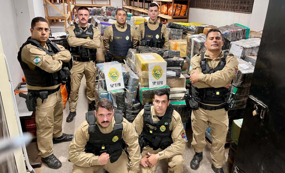PMPR apreende 8,676 toneladas de maconha em caminhão estacionado em  Foz do Iguaçu
