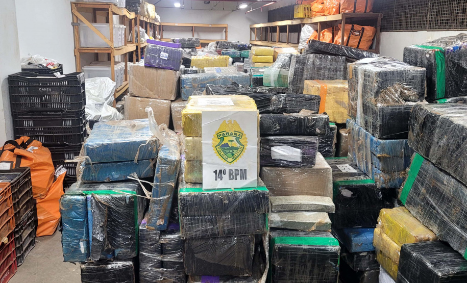 PMPR apreende 8,676 toneladas de maconha em caminhão estacionado em  Foz do Iguaçu