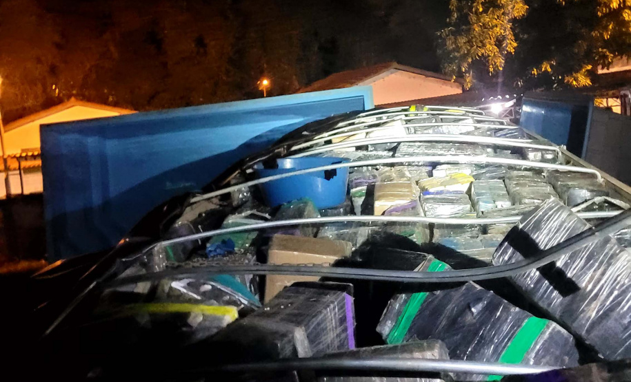 PMPR apreende 8,676 toneladas de maconha em caminhão estacionado em  Foz do Iguaçu