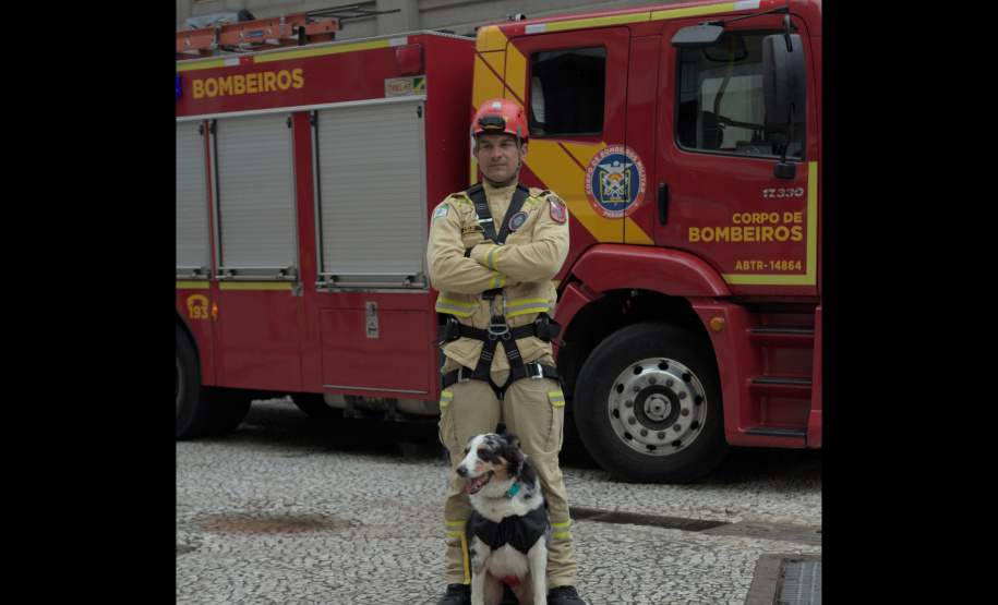 Simulação de resgate do Corpo de Bombeiros movimenta a Boca Maldita