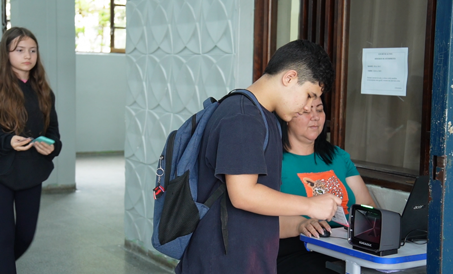 Tecnologia desenvolvida por estudantes de Paranaguá reduz atrasos e faltas escolares