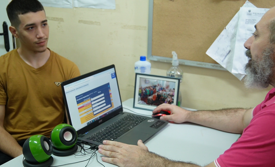 Tecnologia desenvolvida por estudantes de Paranaguá reduz atrasos e faltas escolares