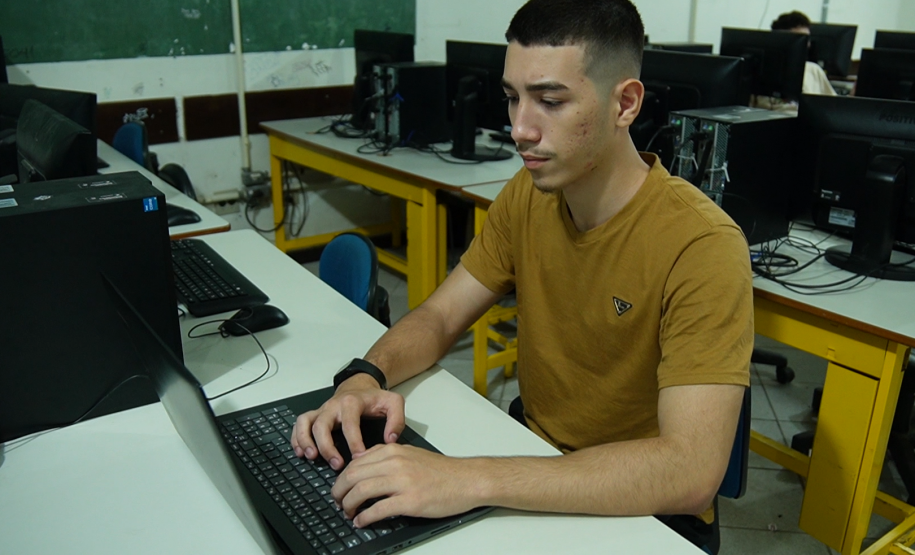 Tecnologia desenvolvida por estudantes de Paranaguá reduz atrasos e faltas escolares