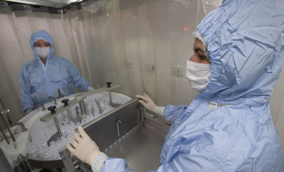 Tecpar moderniza laboratório de vacina antirrábica veterinária para ampliar capacidade de produção