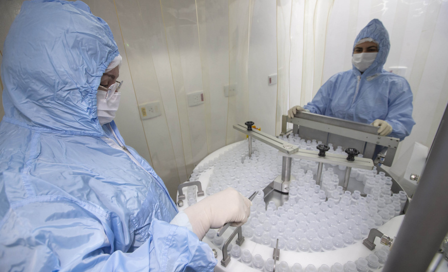 Tecpar moderniza laboratório de vacina antirrábica veterinária para ampliar capacidade de produção