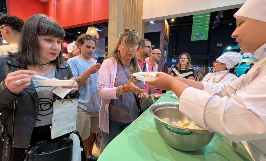 Paraná apresenta destinos, atrativos e gastronomia na Feira Internacional de Turismo em Buenos Aires