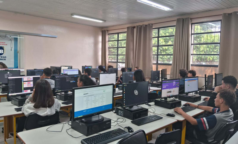 79 alunos paranaenses disputam a terceira fase da 1º Olimpíada Brasileira de Inovação, Ciência e Tecnologia