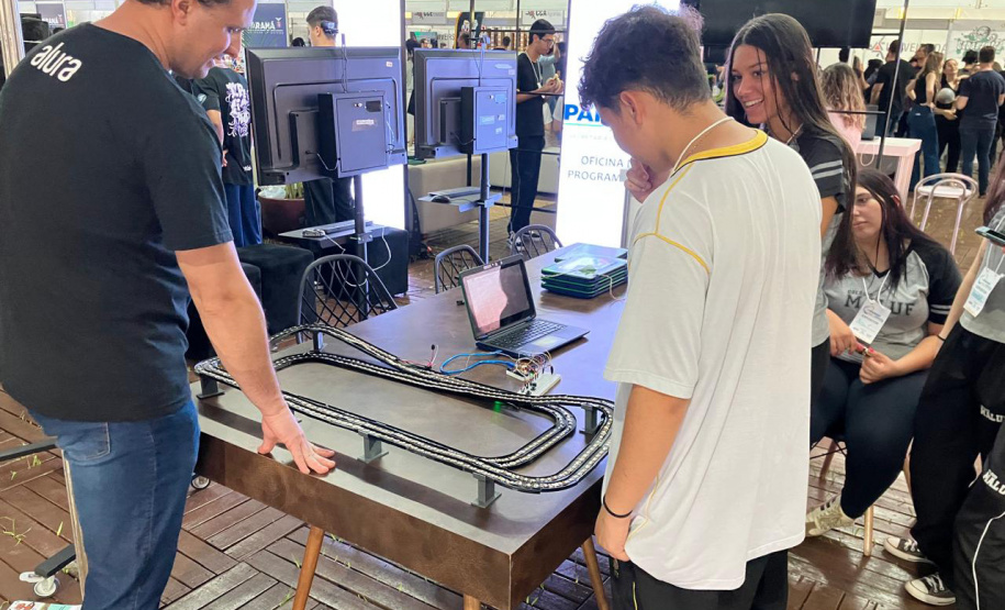 Governo do Paraná mobiliza conhecimento, inovação e serviços em evento de ciência e tecnologia