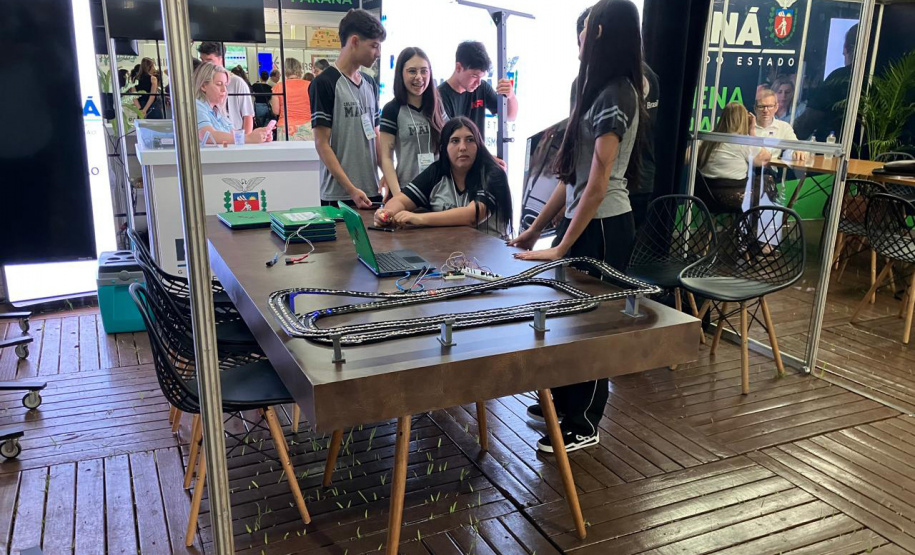 Governo do Paraná mobiliza conhecimento, inovação e serviços em evento de ciência e tecnologia