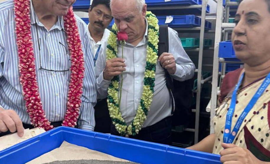 Paraná firma parceria com associação indiana para desenvolvimento da sericultura