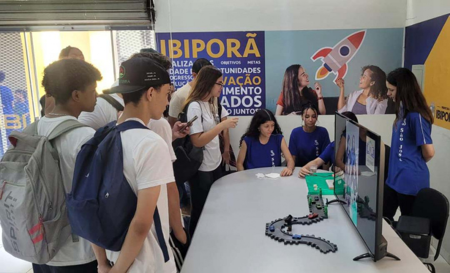 Rota da Inovação leva alunos da rede estadual para conhecer ambientes inovadores