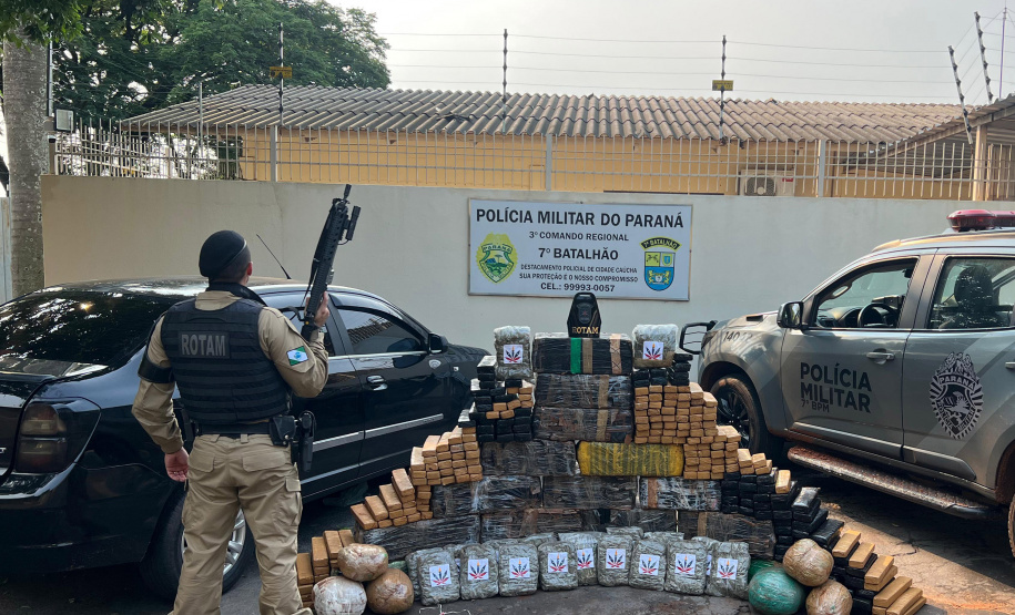 PMPR aprende mais de meia tonelada de maconha em abordagem a veículo