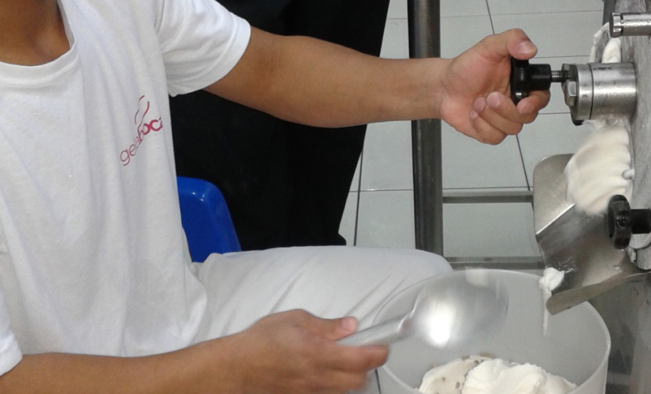 Tilápia vira vestuário, material hospitalar e suplemento alimentício em laboratório da UEM