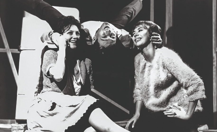 60 anos: livro que traz história e legado do Teatro de Comédia do Paraná será lançado na segunda