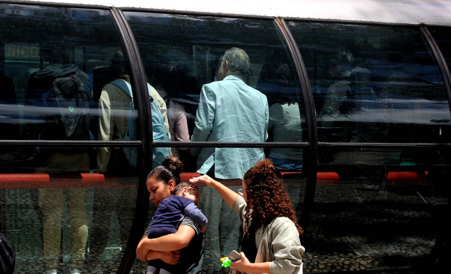 Diretor de "O Poderoso Chefão", Francis Ford Coppola lota Teatro Guaíra em aula de cinema