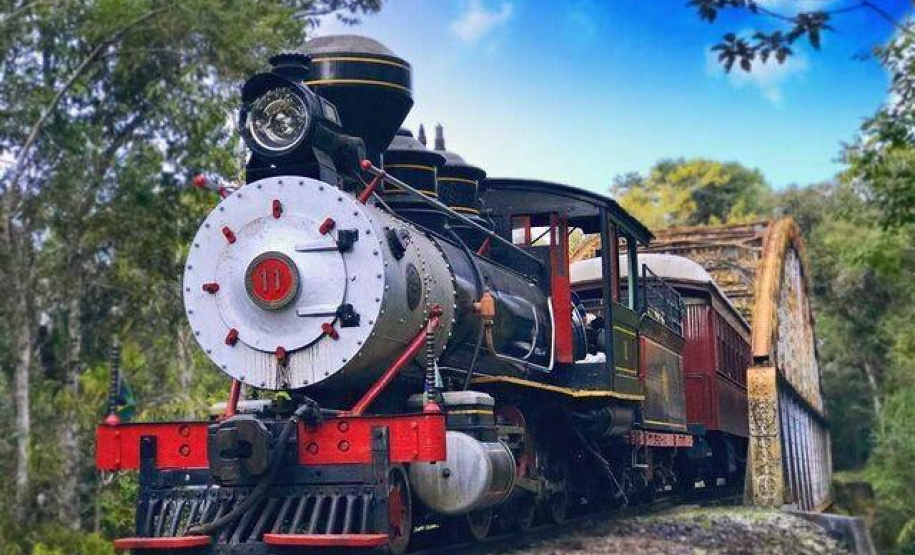 Gastronomia típica, música e cultura: Novo passeio de trem é opção turística para o verão paranaense