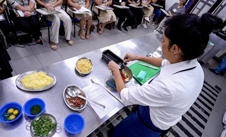 Merendeiras do Paraná têm aula com Manu Buffara