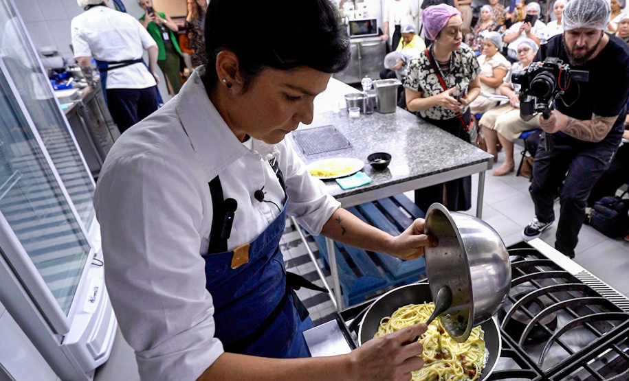 Merendeiras do Paraná têm aula com Manu Buffara