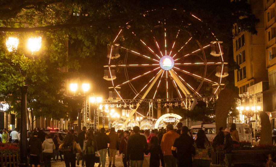 Calendário de novembro tem shows natalinos, festas religiosas e frango na telha
