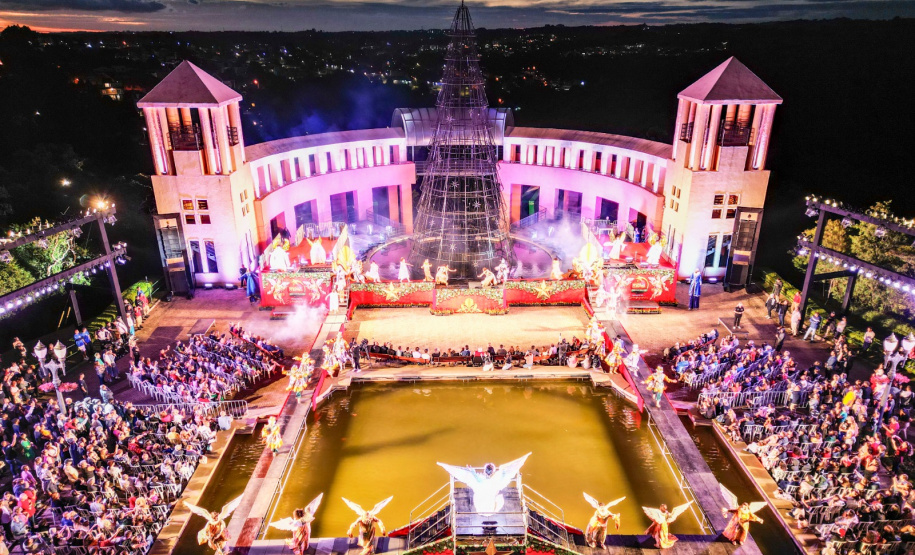 Calendário de novembro tem shows natalinos, festas religiosas e frango na telha