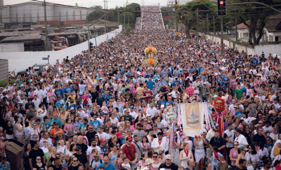 Calendário de novembro tem shows natalinos, festas religiosas e frango na telha