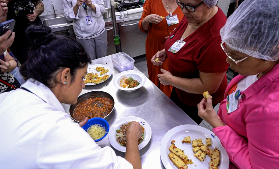 Merendeiras do Paraná têm aula com Manu Buffara