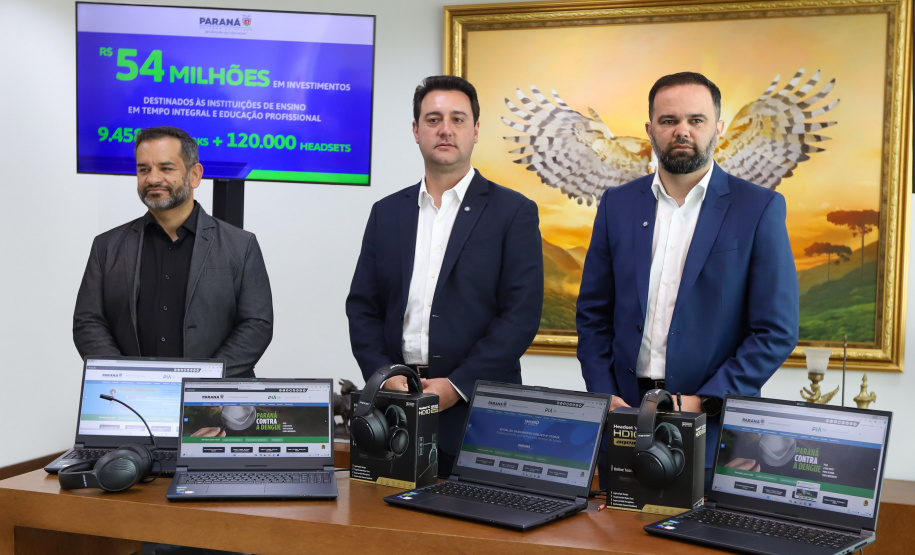 GOV ENTREGA NOTEBOOKS