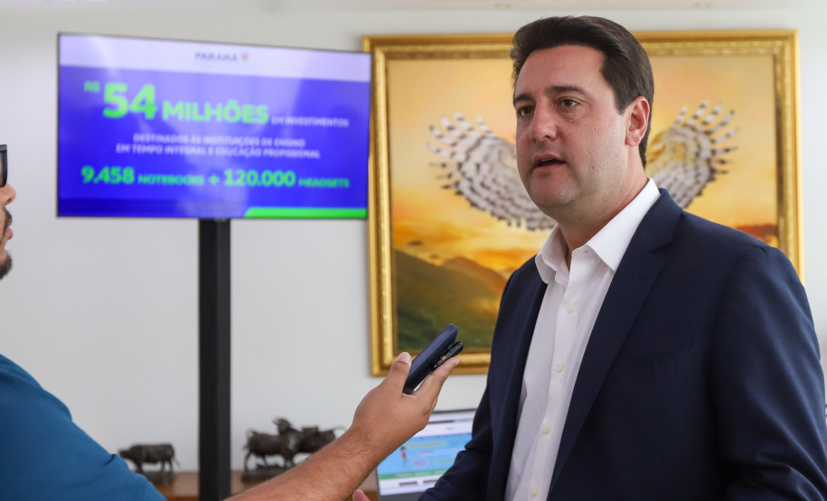 GOV ENTREGA NOTEBOOKS