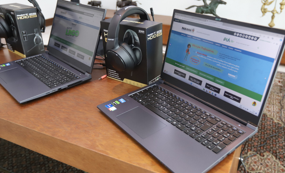 GOV ENTREGA NOTEBOOKS