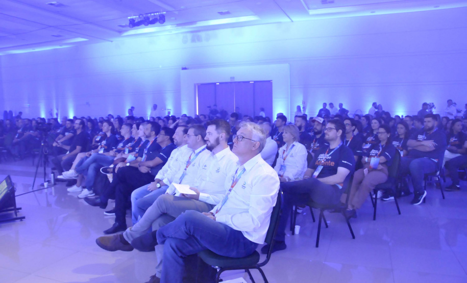 Fomento Paraná e Sebrae PR reúnem agentes de crédito em encontro estadual em Foz do Iguaçu